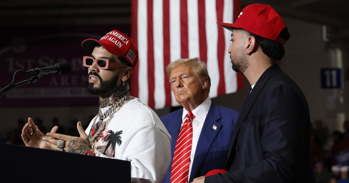 Puerto Rican Refa Rapper Puerto Rican rapper Anuel AA makes appearance at Trump rally