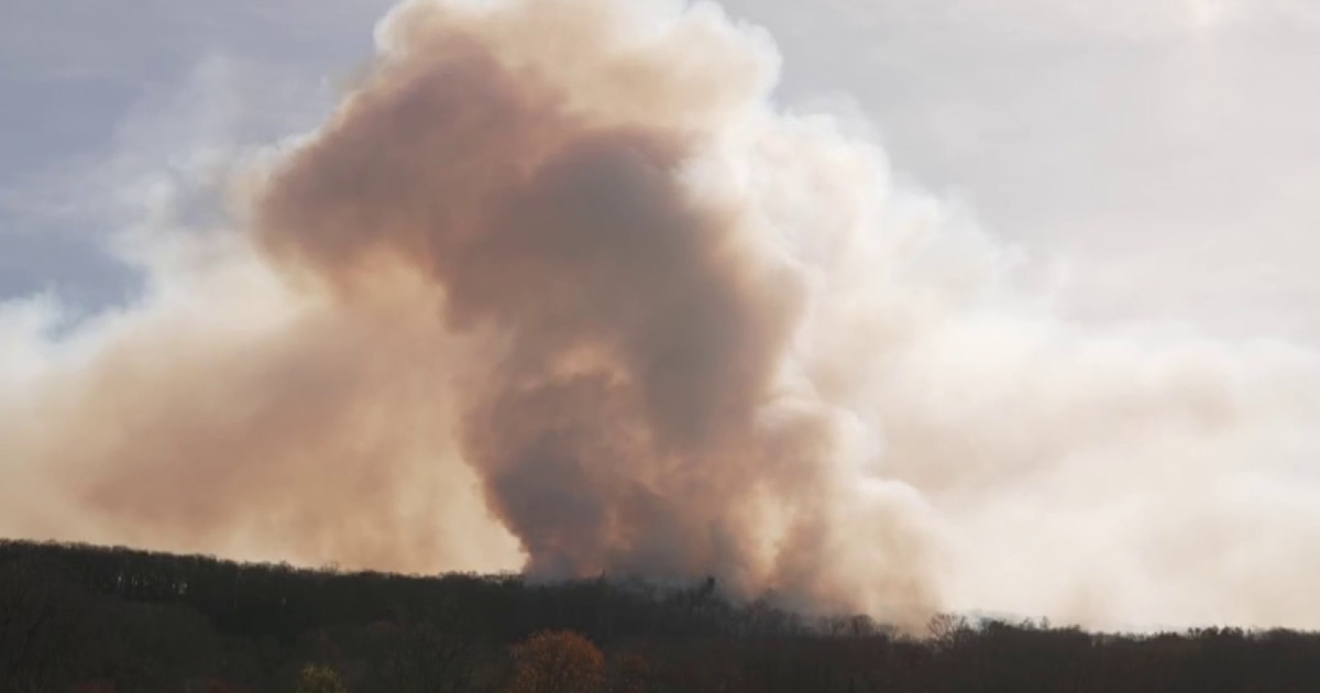N.J. residents evacuate after fire jumps containment line