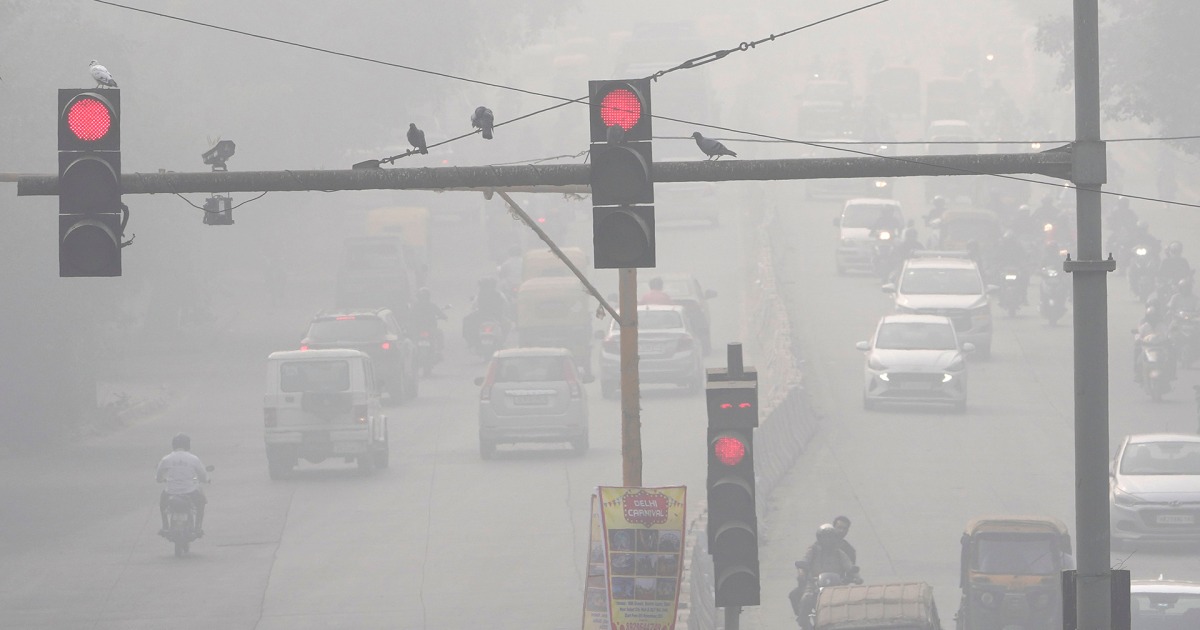 Toxic smog shrouds New Delhi and the Taj Mahal