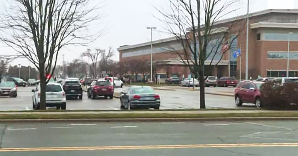 Funcionarios celebran sesión informativa sobre tiroteo en escuela de Wisconsin Funcionarios celebran sesión informativa sobre tiroteo en escuela de Wisconsin