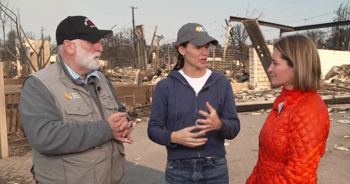 ‘My heart bleeds’: Jennifer Garner and Chef José Andrés help community amid wildfires
