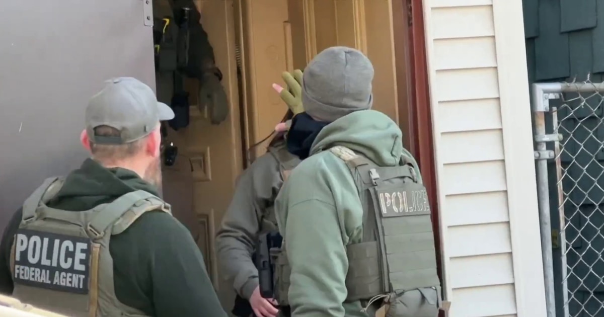 Trump moves ahead with immigration crackdown