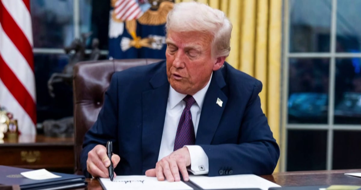 Federal judge temporarily blocks Trump plan to pause federal aid spending