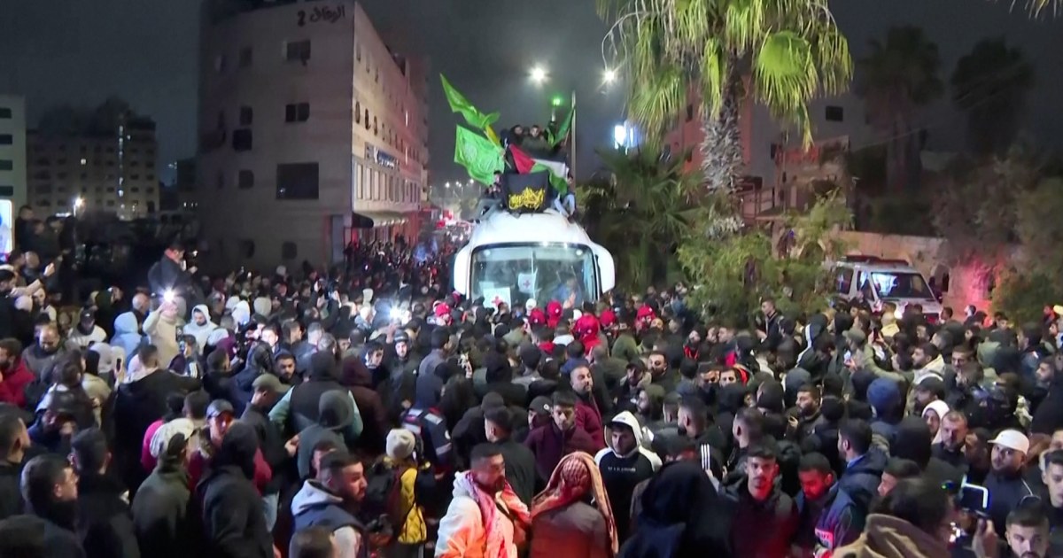Palestinians celebrate after 90 prisoners released