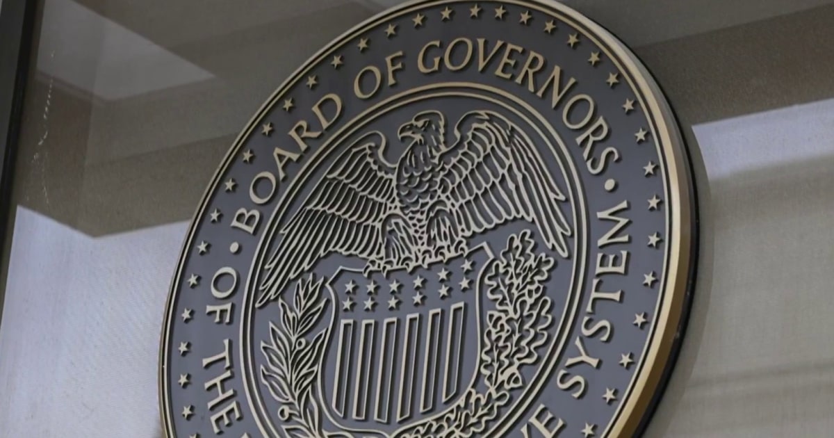 Federal Reserve keeps interest rates steady as economic uncertainty rises