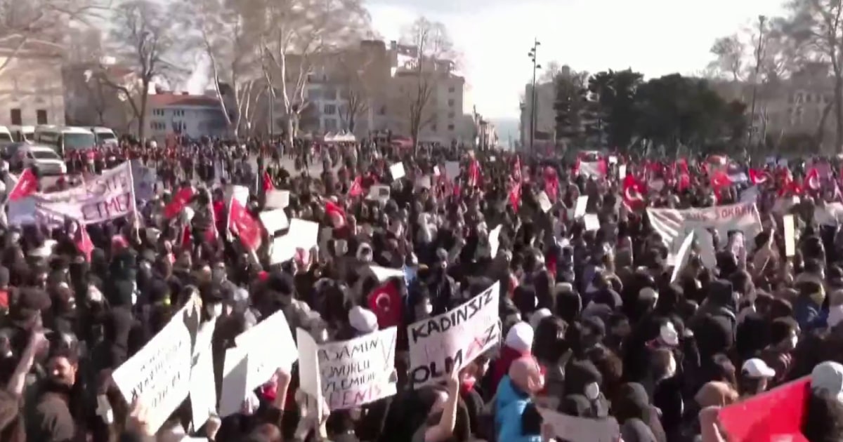 Turkish Authorities Arrest Over 200 People in Protests and Raids