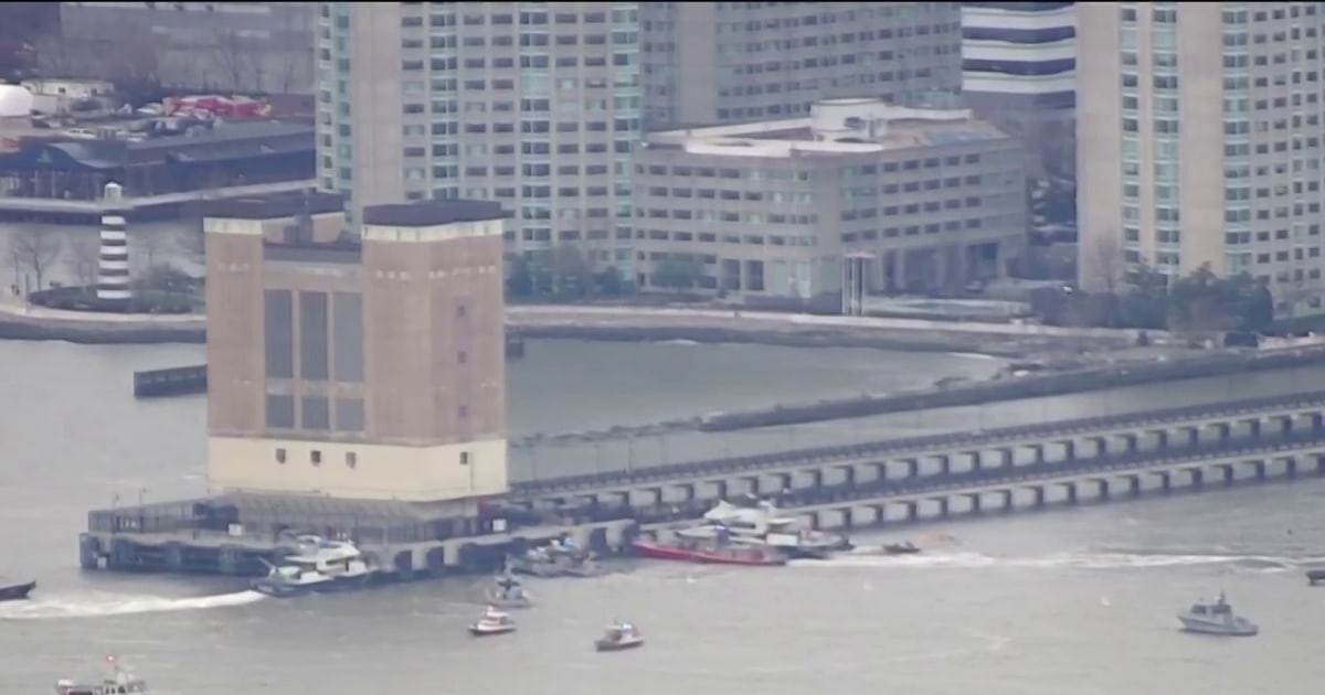 Helicopter crashes into Hudson River in New York City