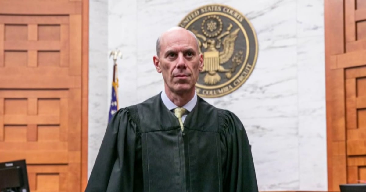 Judge finds probable cause to hold Trump admin. in contempt over deportation flights