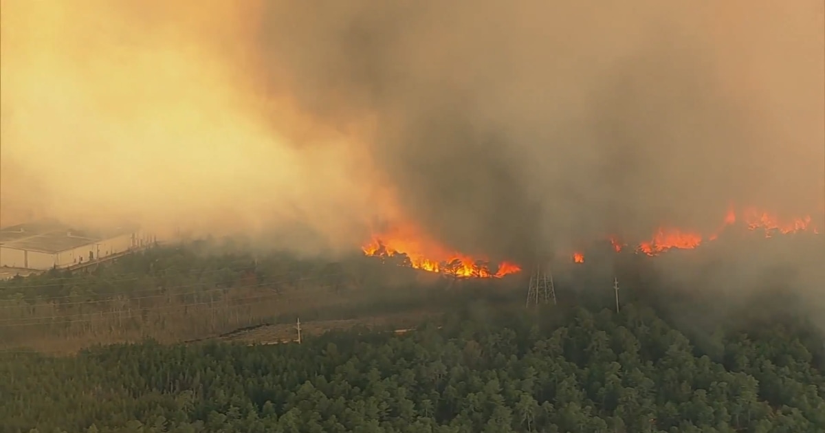 New Jersey wildfire prompts evacuations, major highway closures