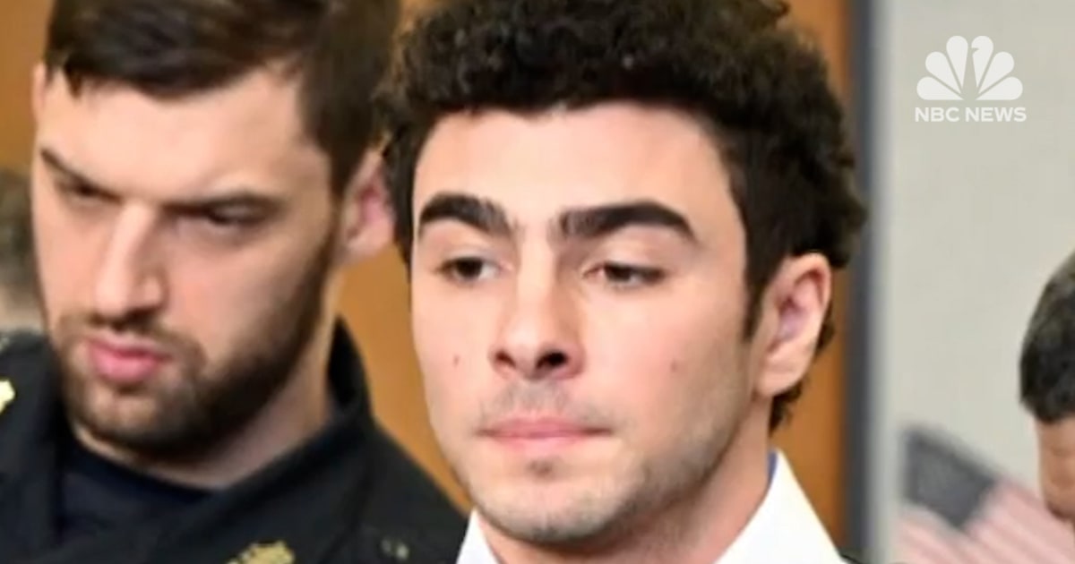 Luigi Mangione pleads not guilty to federal murder