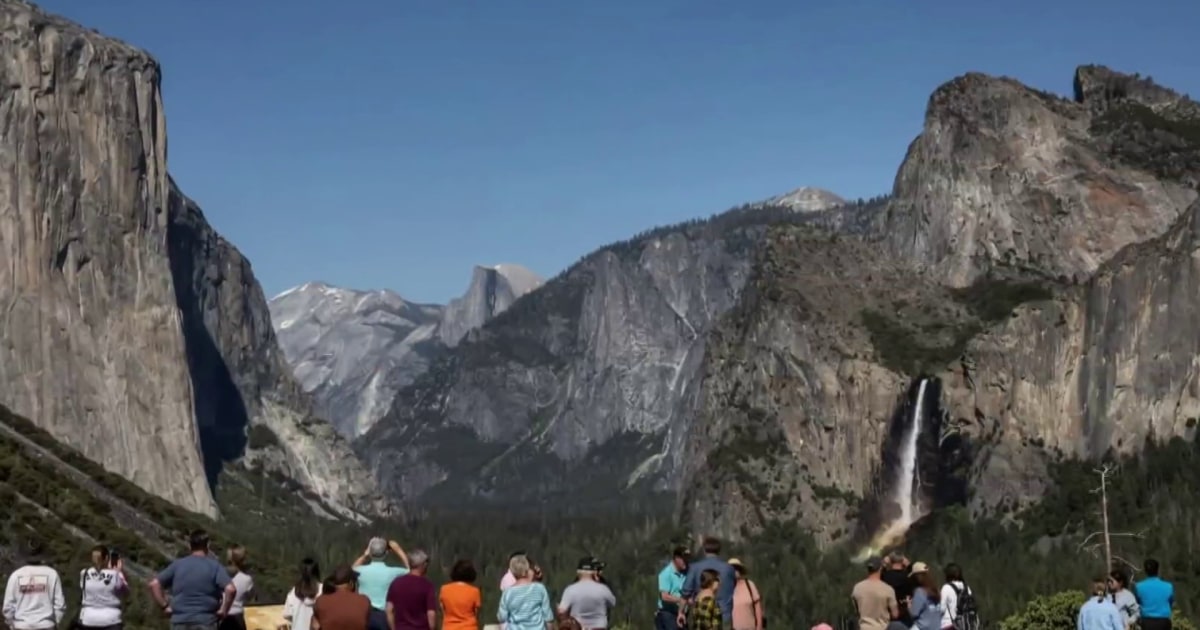 The pillar of the national parks for the flow of summer visitors
