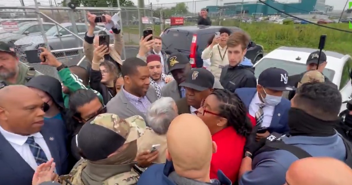 WATCH: Newark Mayor Ras Baraka arrested at ICE facility