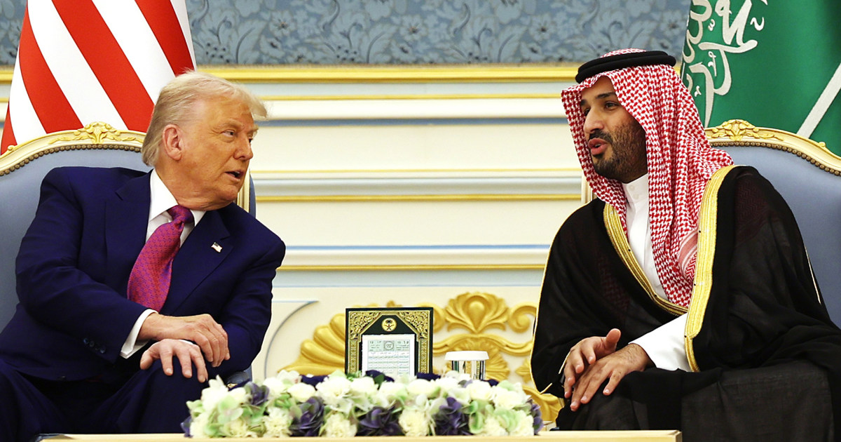 Trump attends lavish welcome ceremony at Saudi Royal Court