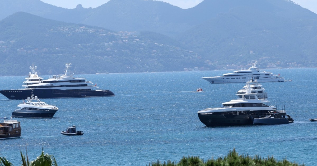 Wealth of America's billionaires has doubled over past eight years, says author