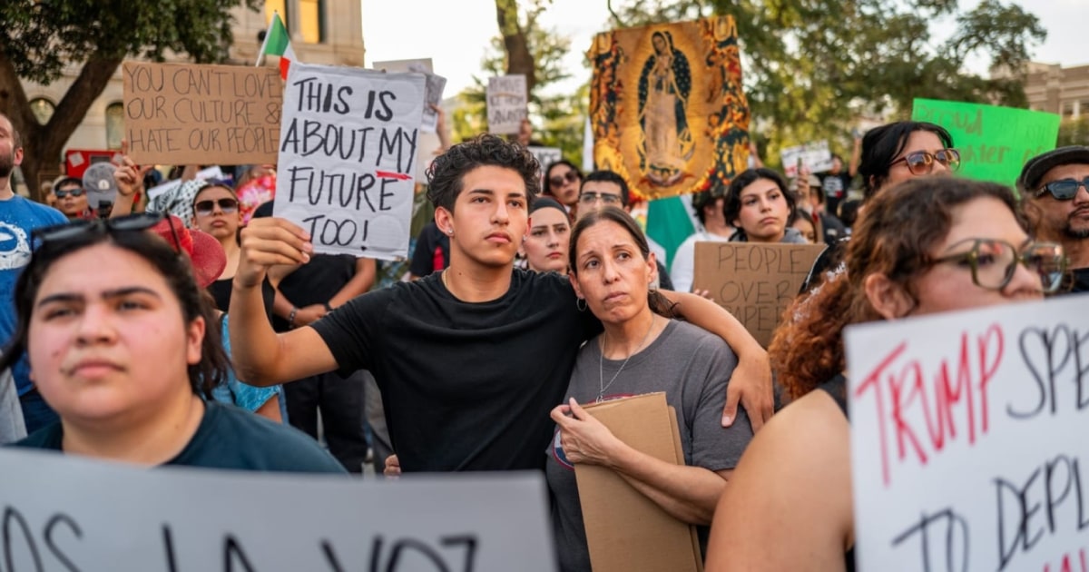 Rep. Castro reacts to Texas mobilizing troops amid protests over immigration raids