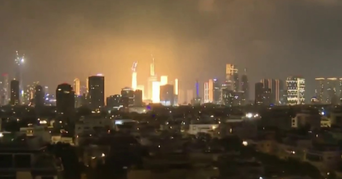 Fourth wave of Iranian missiles hits Tel Aviv amid rising tensions