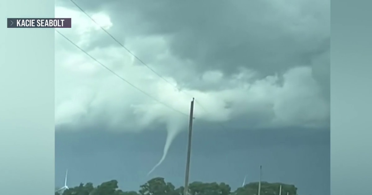 Destructive tornado outbreak rips across Midwest