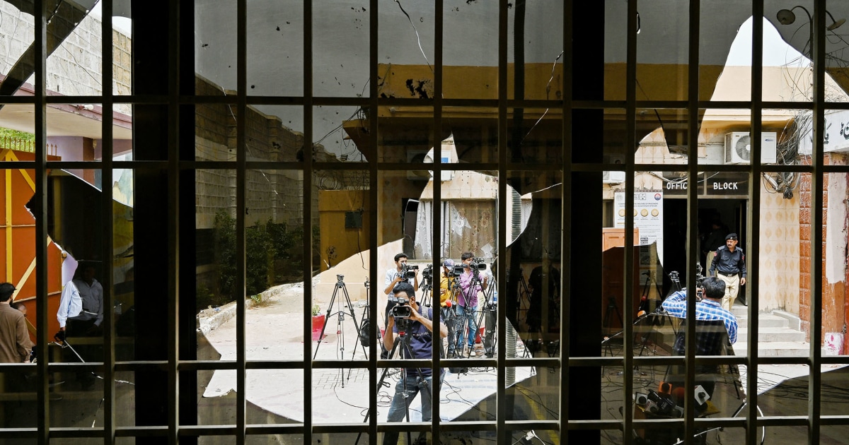 More than 200 inmates escape Pakistani prison after earthquakes