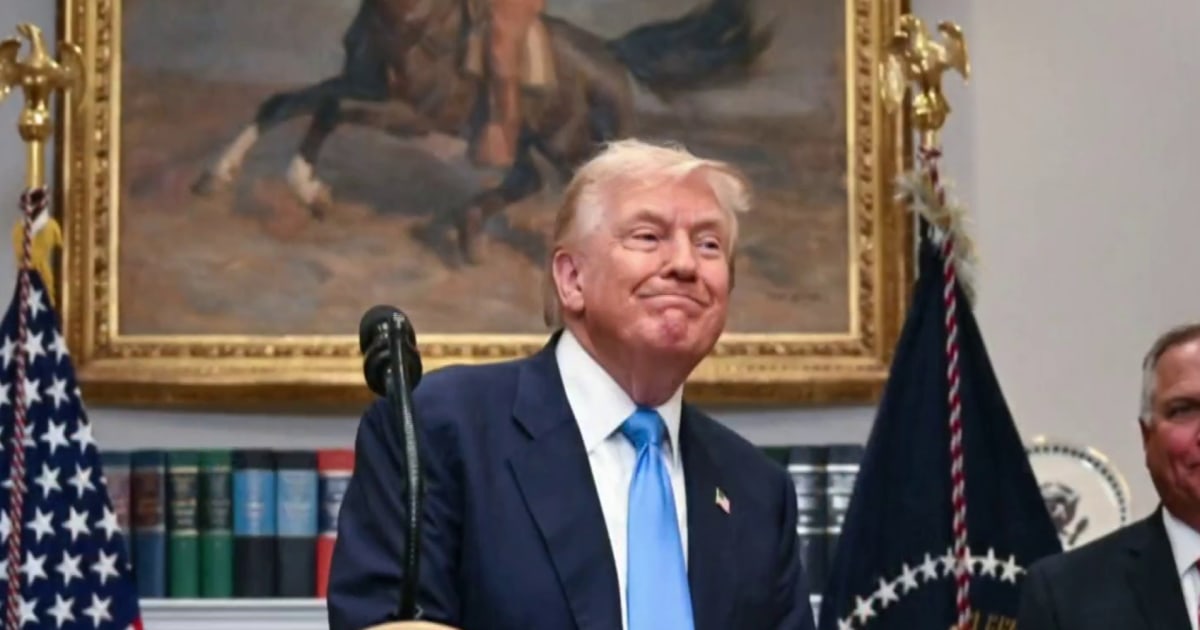 Divided Federal Reserve keeps interest rates unchanged