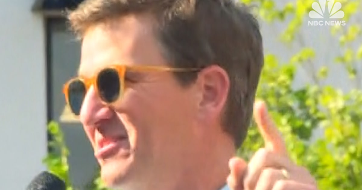 Eli Manning Helps Set Guinness World Record at Auburn's Toomer's Corner