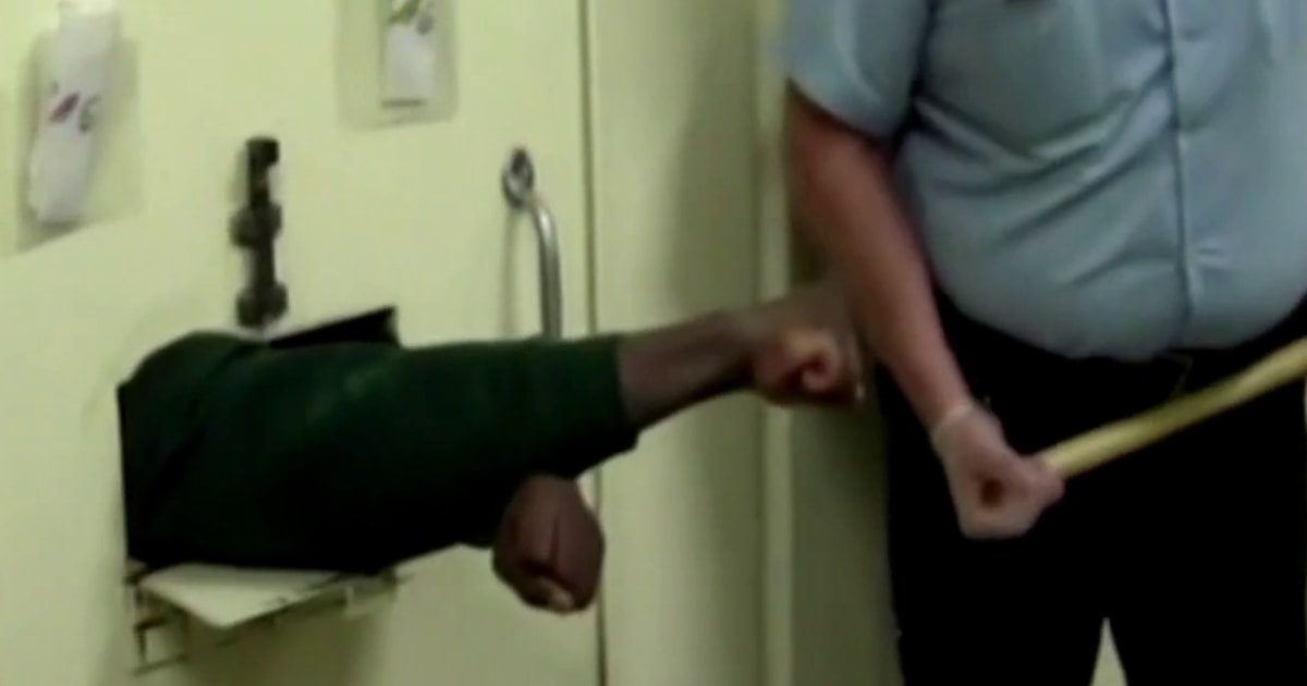 刑務所制度が危機に陥っているため、NBCはニューヨークの囚人に対する新しい暴力の映像を取得します