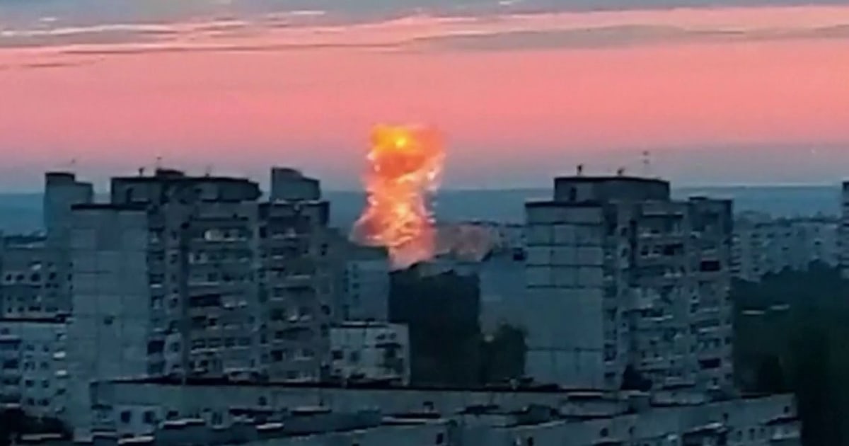 Ukrainians watch peace talks as Russian bombing continues
