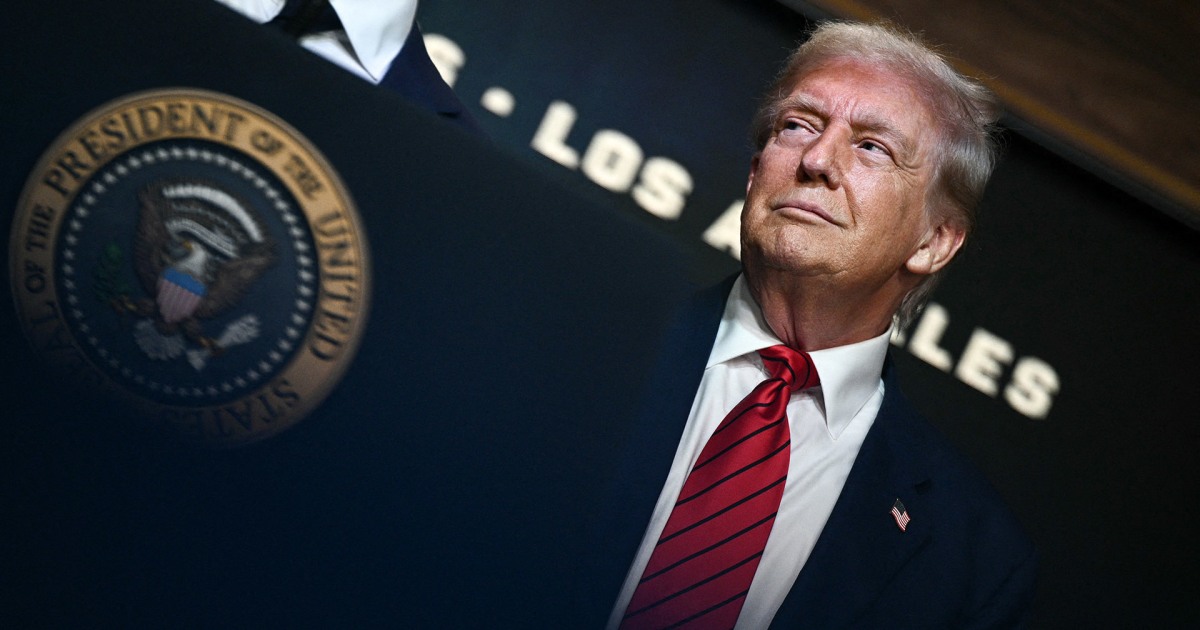 Trump holds White House event on Apple investment in U.S. manufacturing