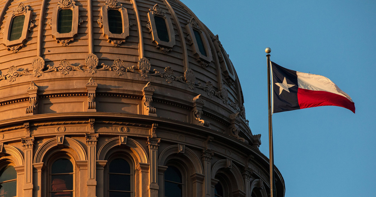 Texas House reconvenes amid redistricting showdown