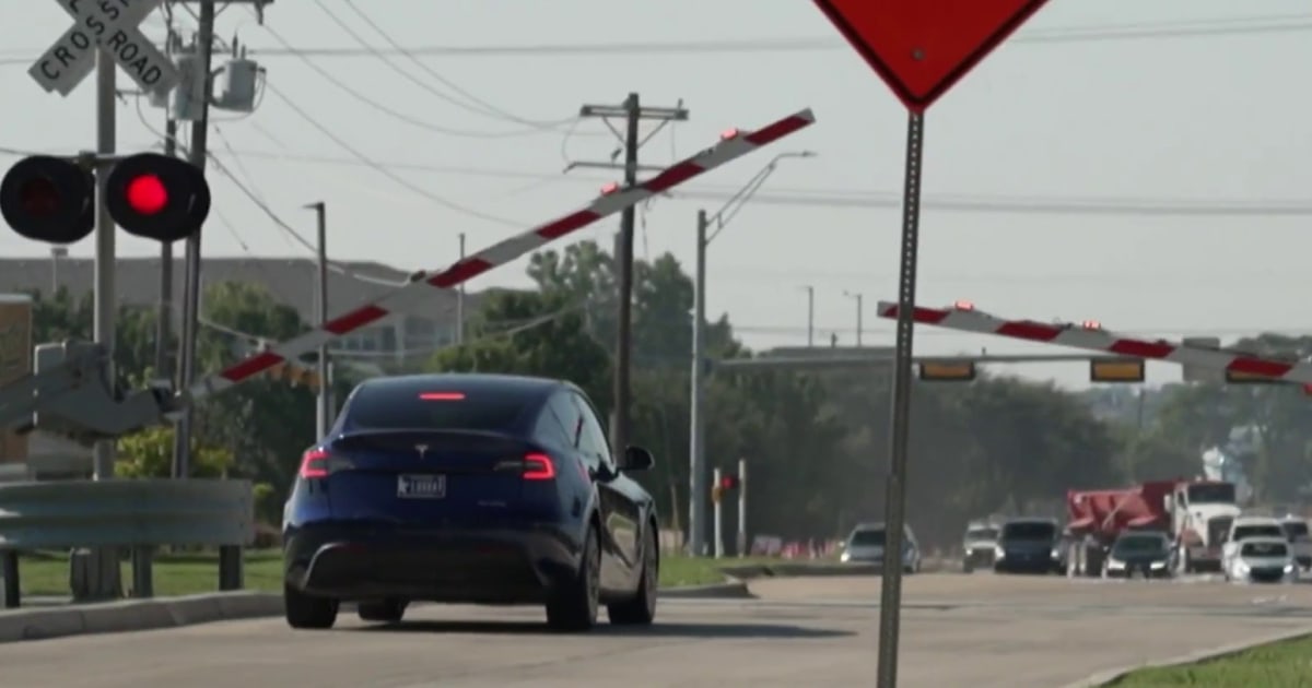 Warnings from drivers over Tesla’s full self-driving mode at train tracks