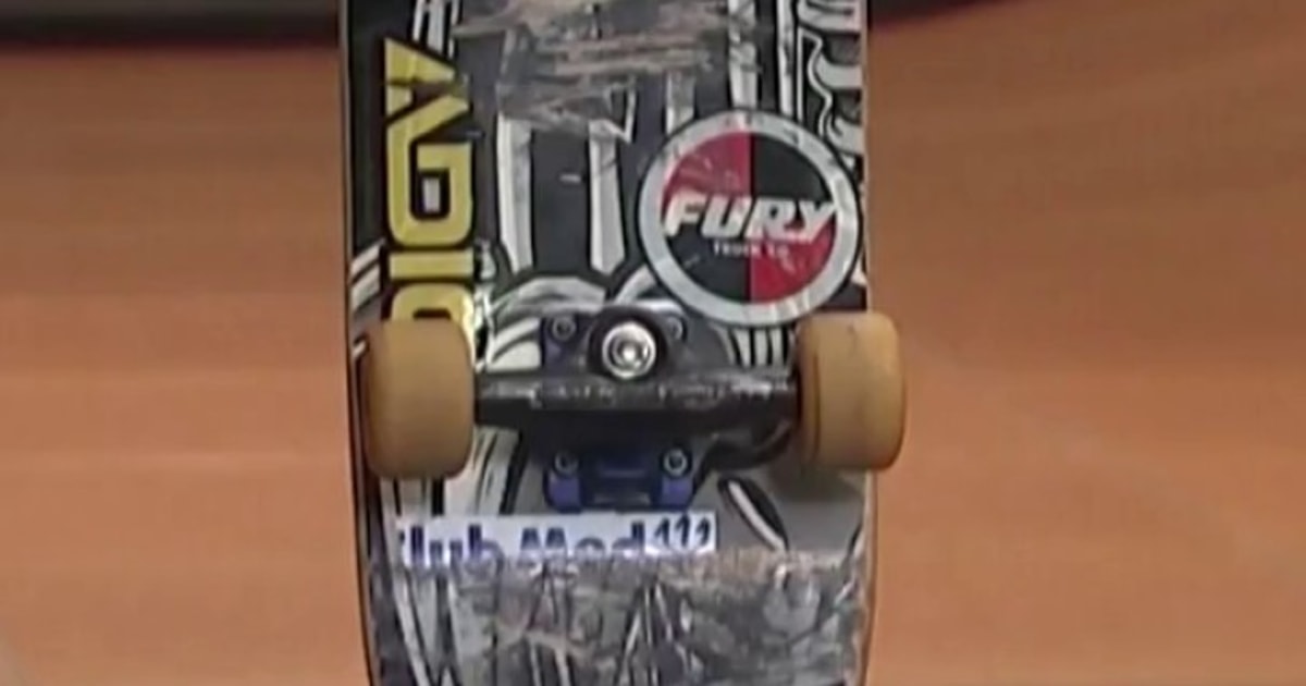 Tony Hawk’s ‘900’ X Games skateboard sells for .15M 