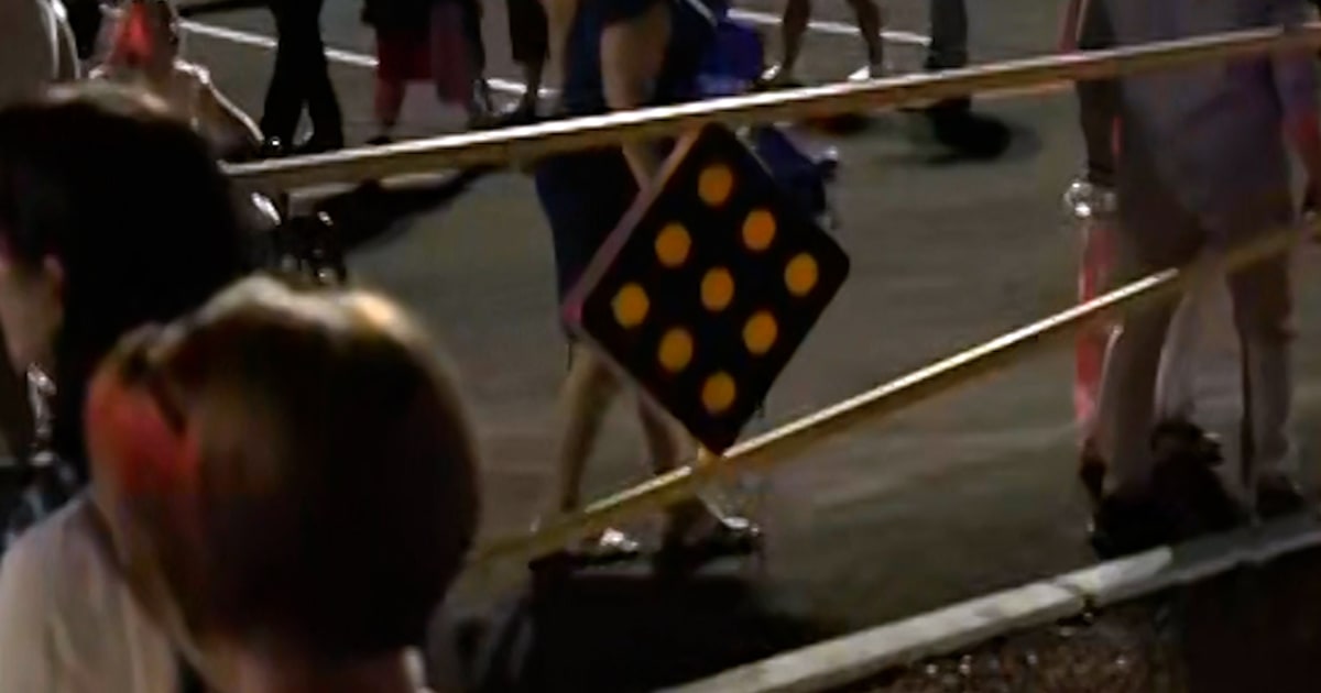 Las líneas se forman temprano fuera del monumento de Charlie Kirk