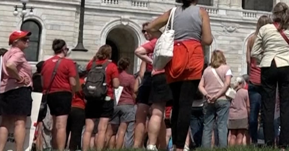Minneapolis students rally for stricter gun laws