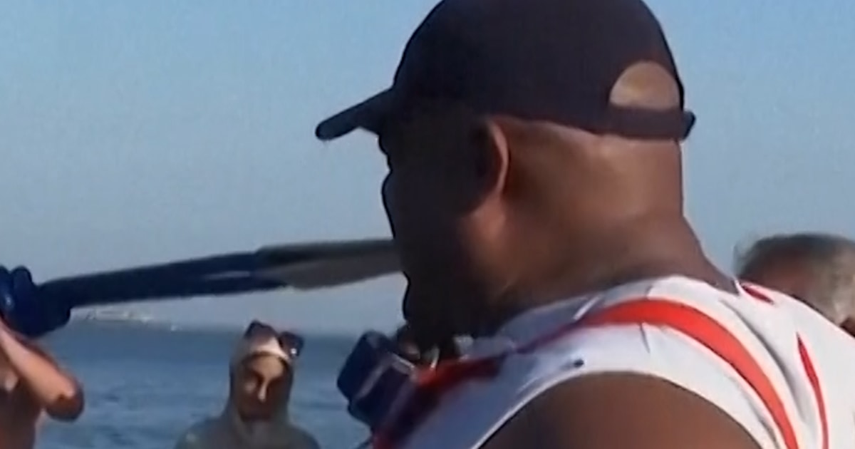 Egyptian wrestler pulls 700-ton ship with his teeth