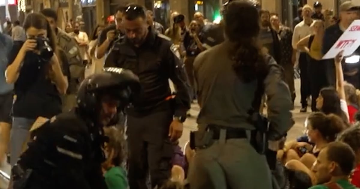 Jerusalem protesters demand end to war in Gaza