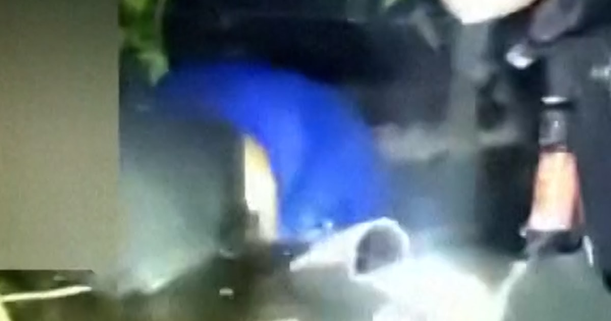 Florida deputies rescue couple that crashed into swamp
