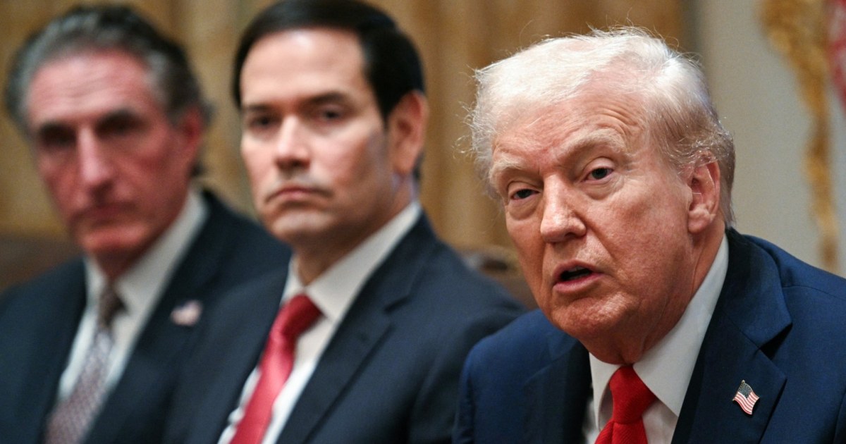 Trump praises Mideast peace deal during Cabinet meeting