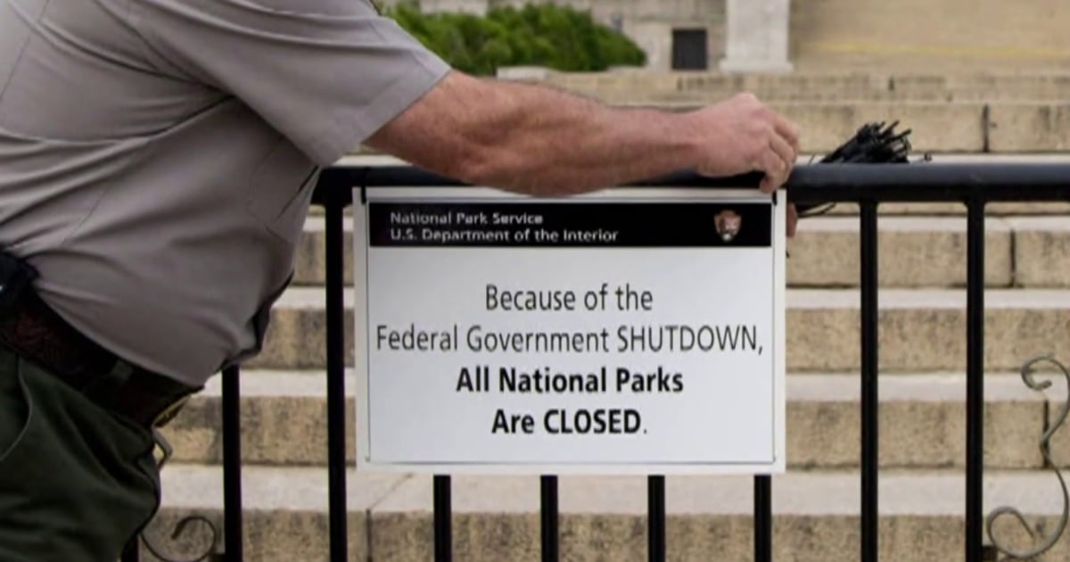 White House begins laying off federal workers amid government shutdown White House begins laying off federal workers amid government shutdown