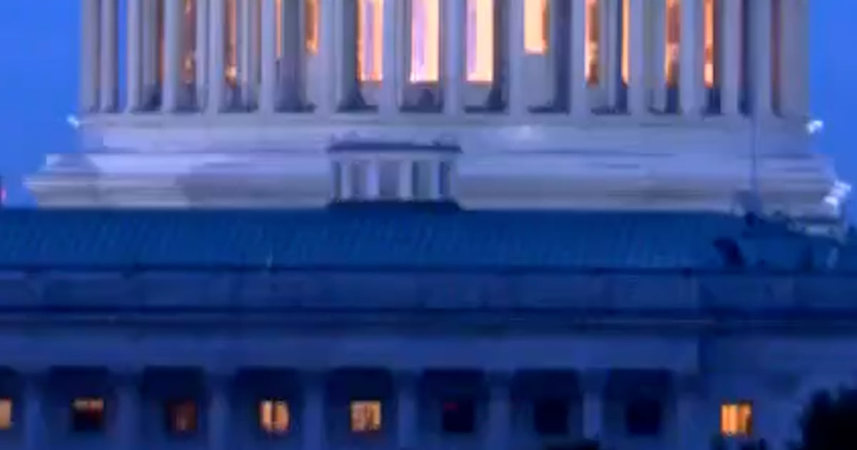 Federal workers to miss first full paycheck of shutdown