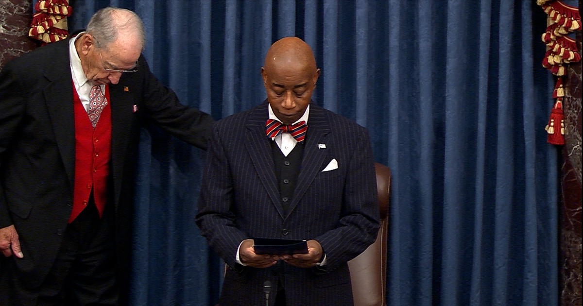 Senate chaplain uses opening prayer to call for end to shutdown Senate chaplain uses opening prayer to call for end to shutdown