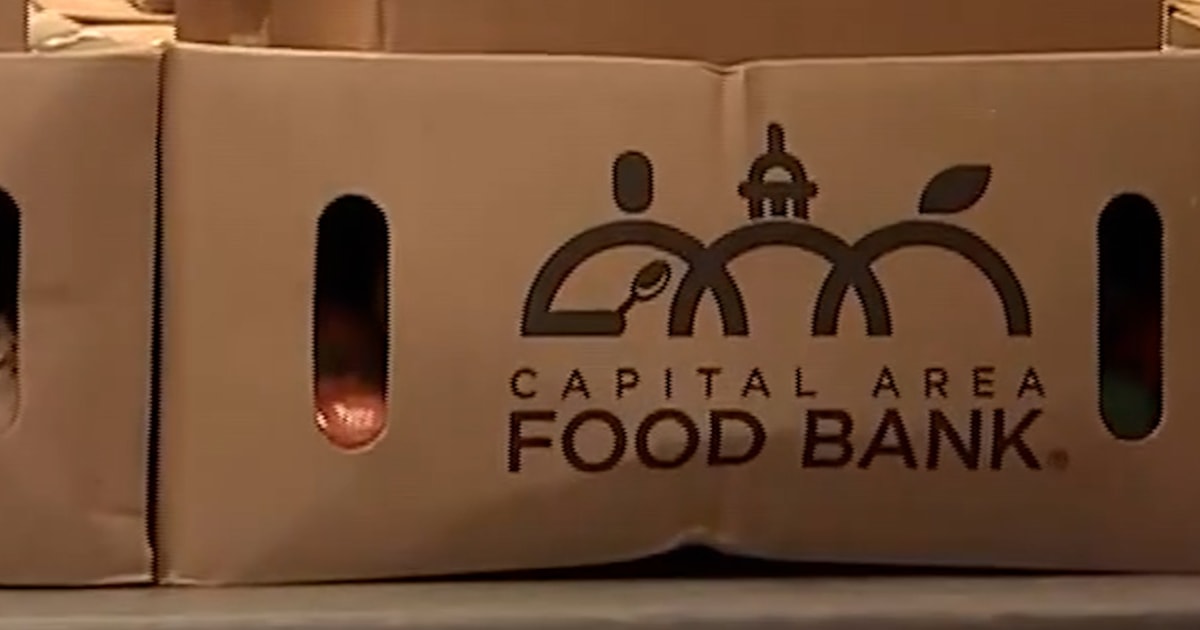 Federal workers miss first full paycheck amid shutdown