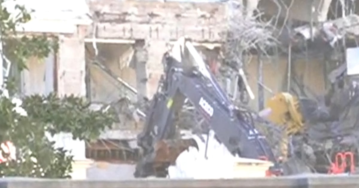 Demolition begins at White Home for Trump’s new ballroom
