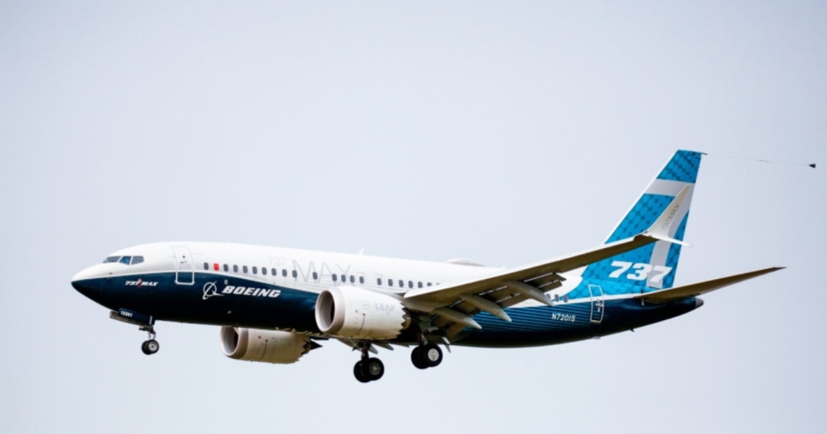 Travelers and workers feel pain from shutdown amid flight cancellations, staffing shortages