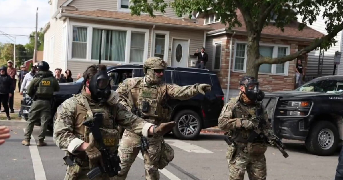 Judge orders release of hundreds of people detained by ICE, CBP in Chicago