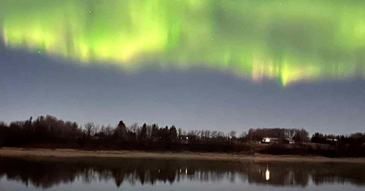 Northern lights illuminate Midwest skies