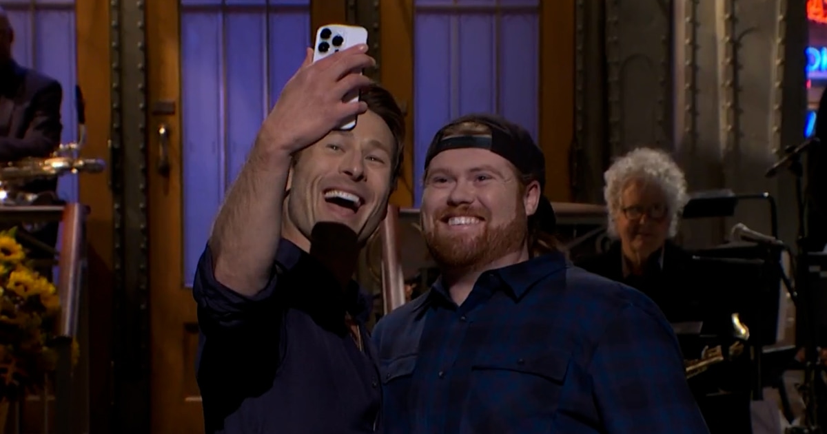 Glen Powell Recreates Selfie With Ups Driver He Told He Was Going To Host 'snl' In 2021