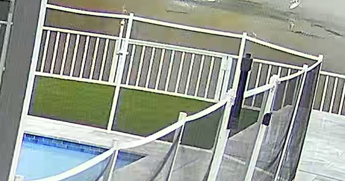 2 Dead After Small Plane Crashes Into Florida Lake