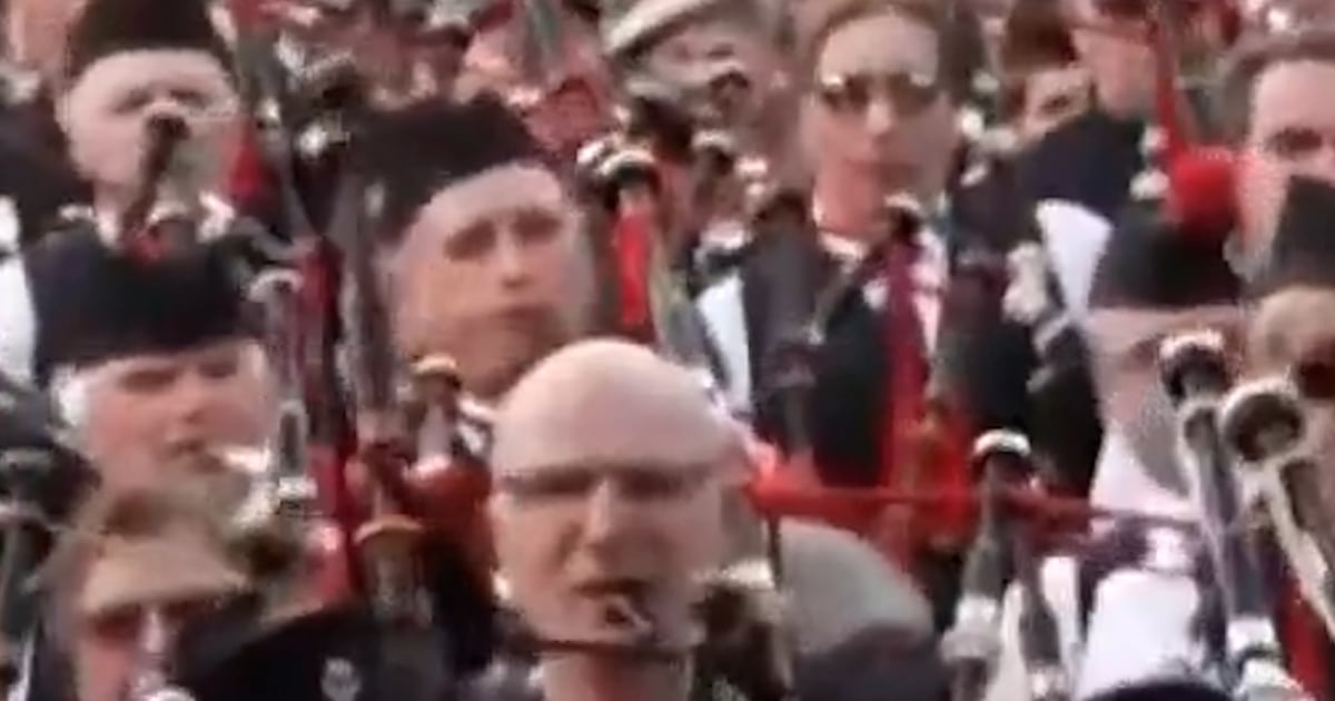 Hundreds Of Bagpipers In Australia Break World Record