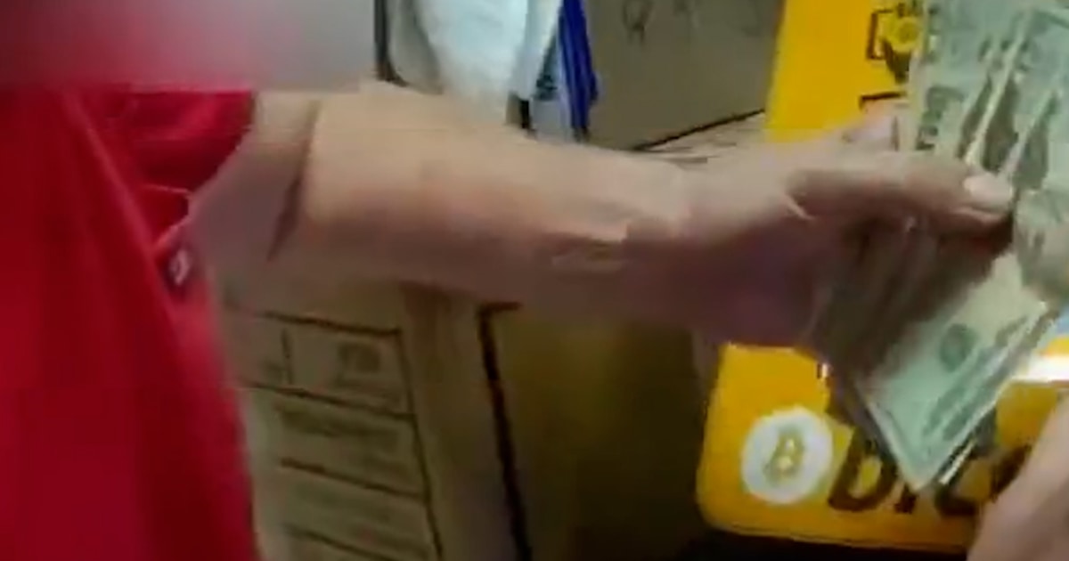 Police Stop 80-year-old Veteran From Being Scammed