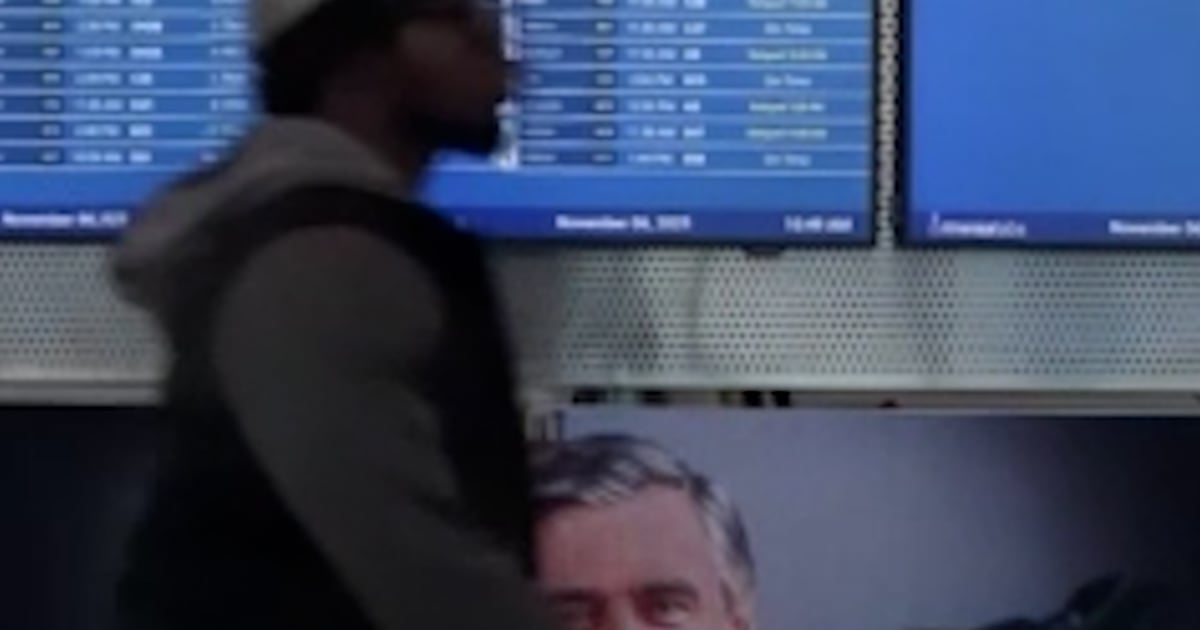 FAA-mandated flight reductions at major airports begin