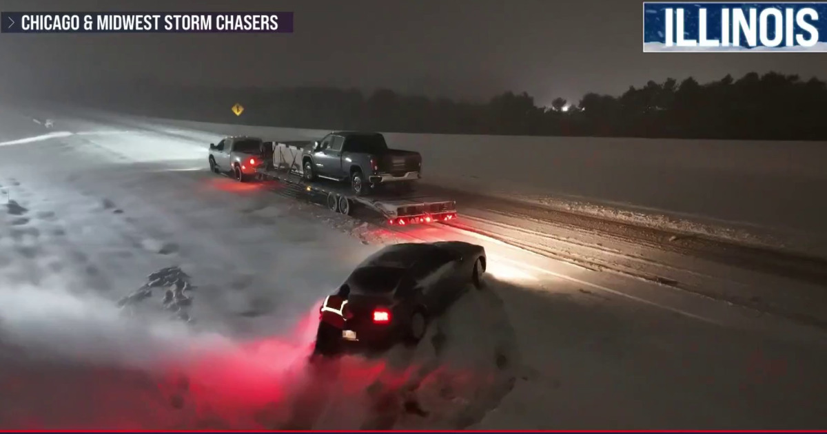 Weekend wintry mix brings heavy snow, flight disruptions across U.S.